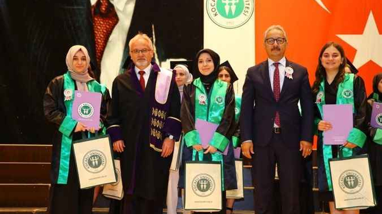 KOÜ Eğitim Fakültesi'nin mezuniyet coşkusu