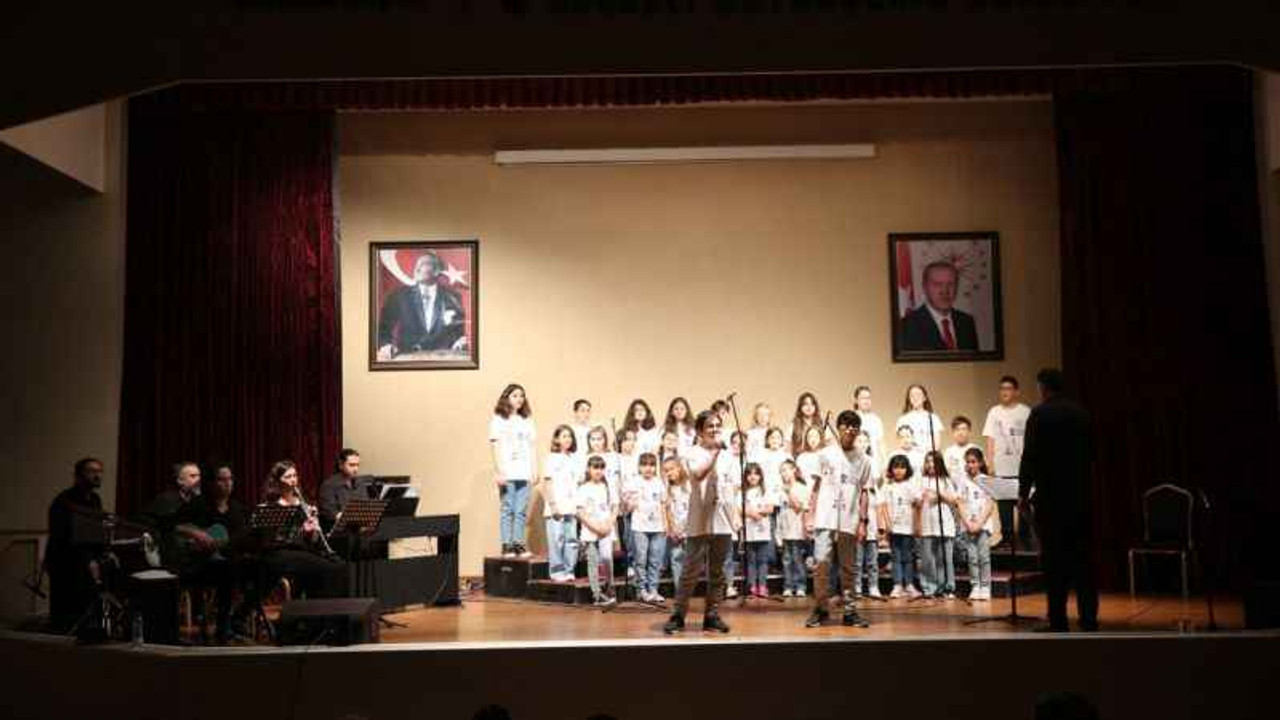 Büyükşehir’in Çocuk Korosu, şarkılarıyla geçmişe götürdü
