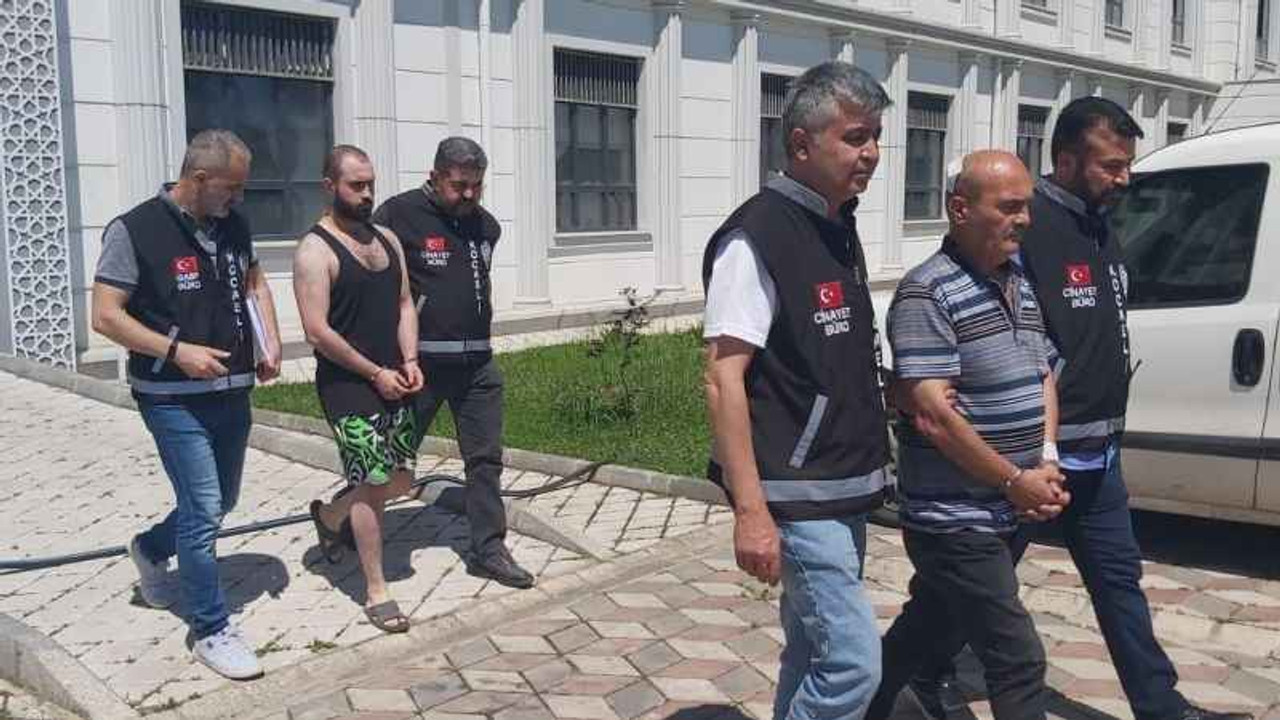 Komşularını baltayla ağır yaralayan baba ve oğul tutuklandı