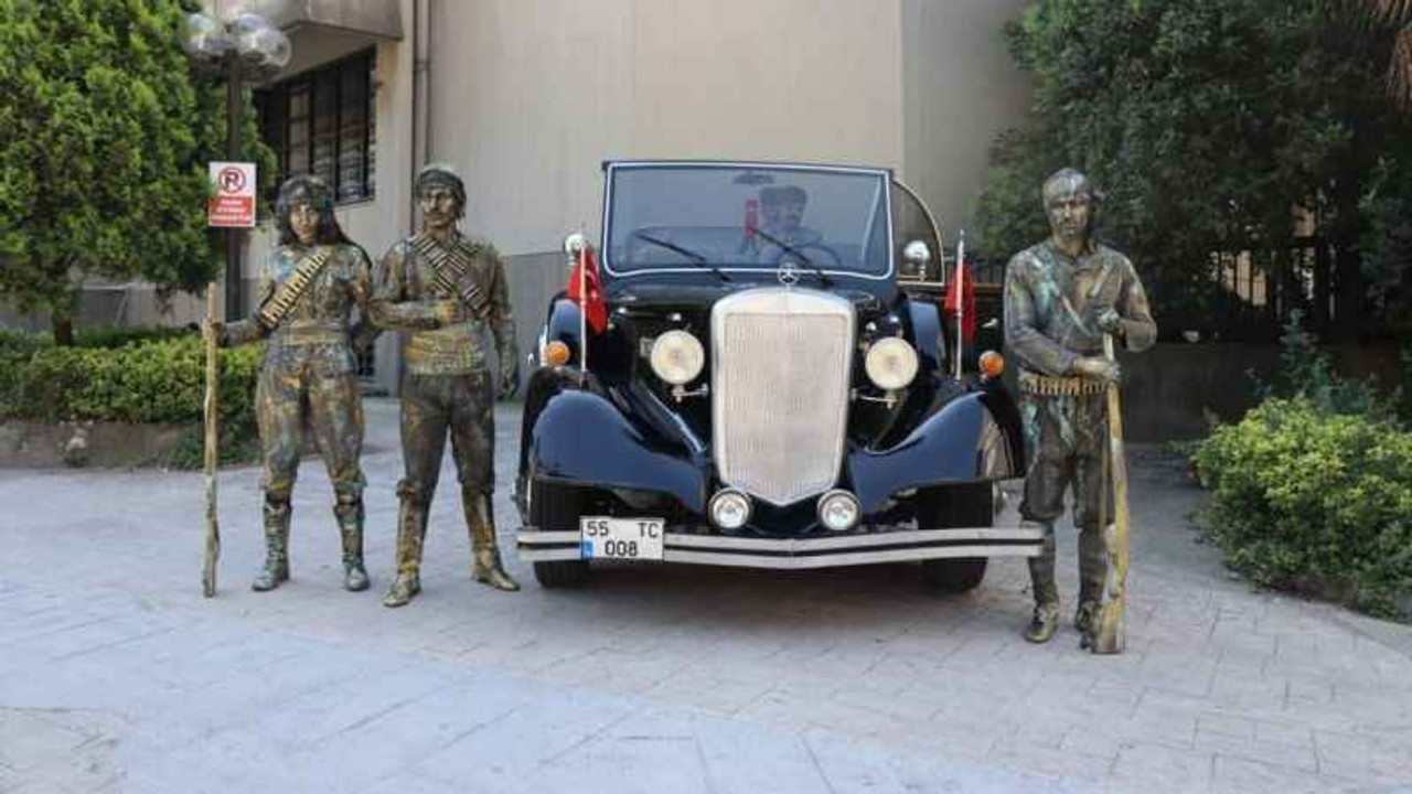 Atatürk’ün tören arabasını görenler şaştı kaldı