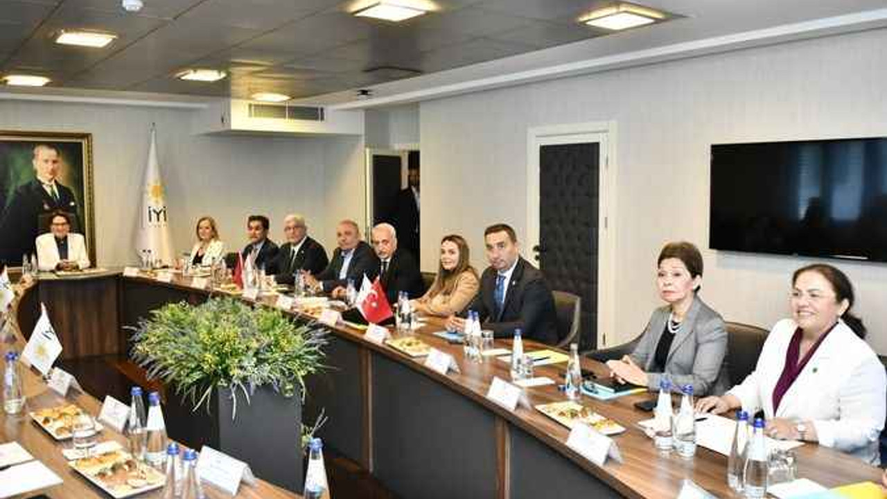 Akşener yeni A Takımı ile bir araya geldi