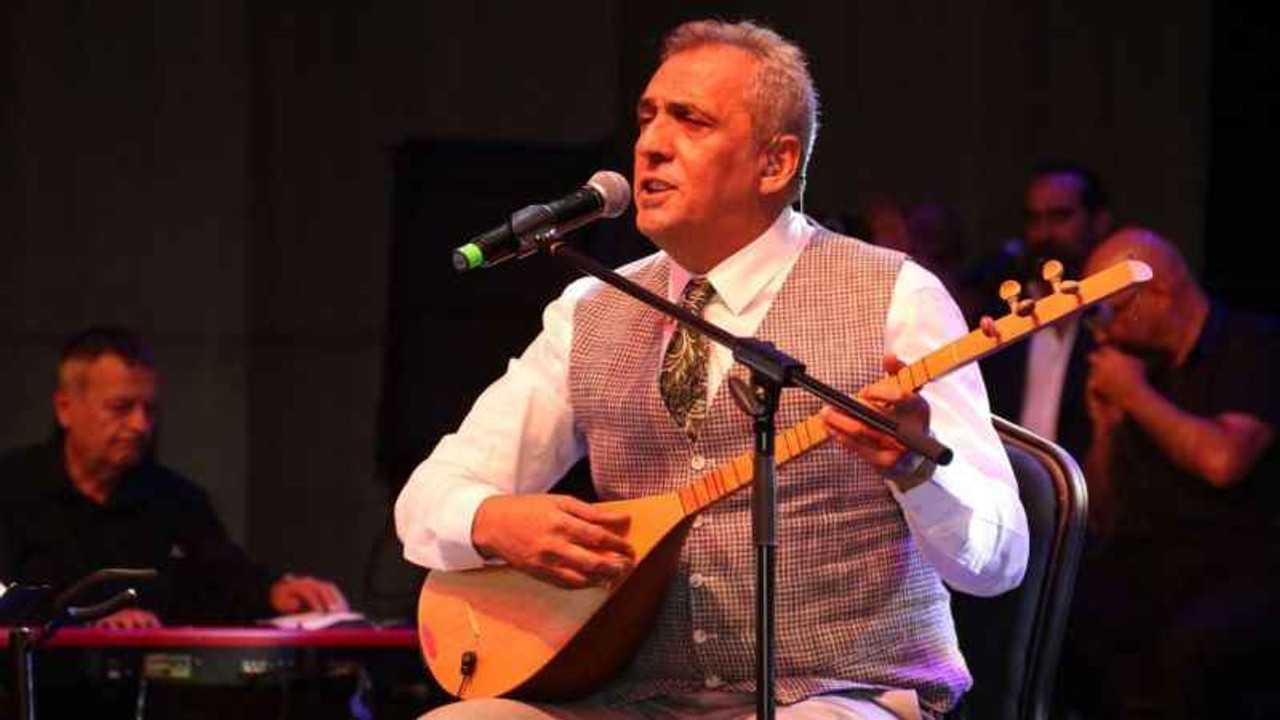 Âşık Veysel’in türküleri Yavuz Bingöl tarafından Kocaeli’de seslendirildi