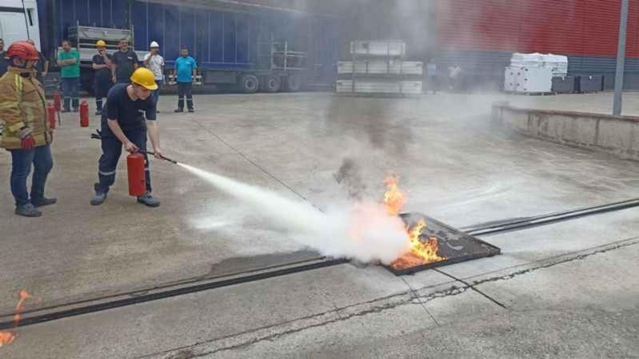 İtfaiye ekipleri eğitimlerine devam ediyor