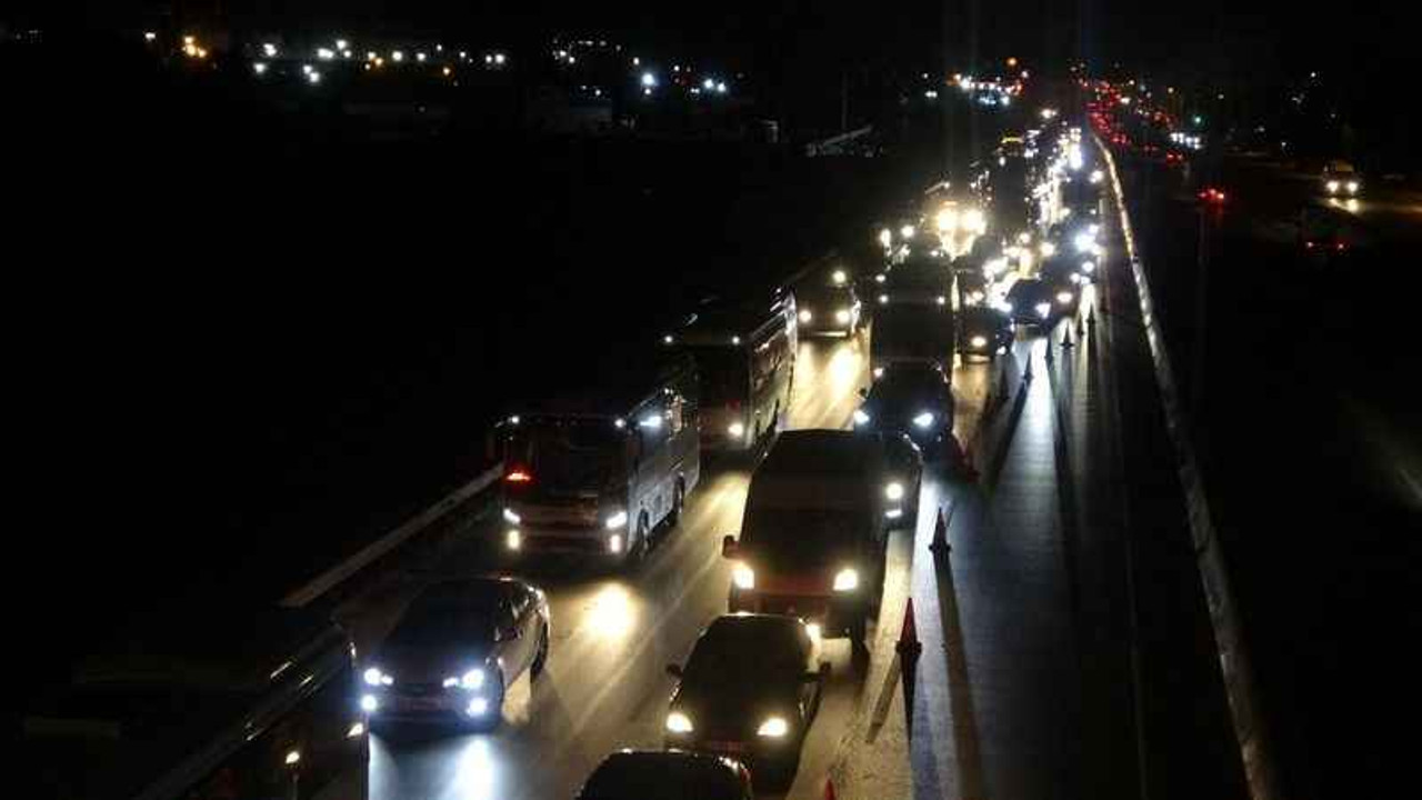 TEM’deki yol çalışması D-100'e yansıdı: Uzun araç kuyrukları oluştu