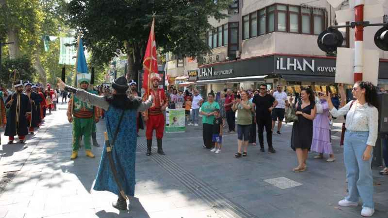 Büyükşehir mehteri İzmitlileri selamladı
