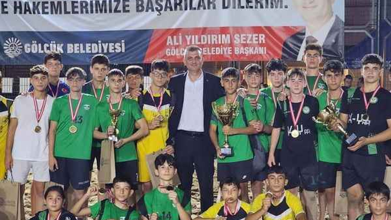 Kum Futbol Turnuvası'nda kimler şampiyon oldu ?