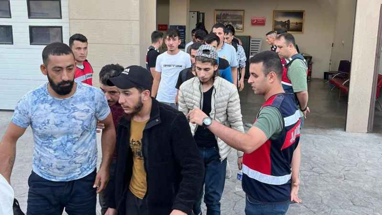 37 düzensiz göçmen sınır dışı edildi
