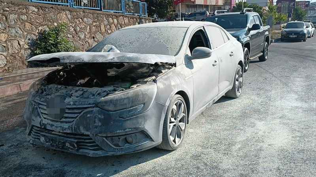 Seyir halinde otomobil alev alev yandı
