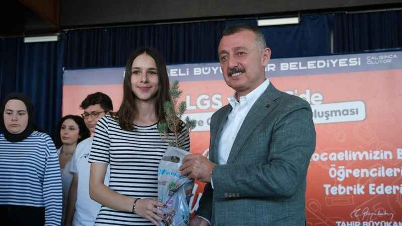 Başkan Büyükakın başarılı öğrencilerle bir araya geldi