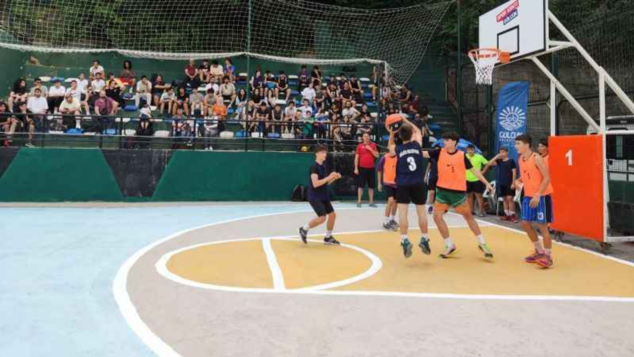 Gölcük sahilinde heyecan sırası sokak basketbolunda