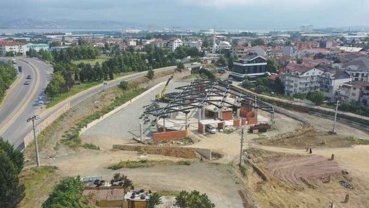 Yeni terminal binasında çatı imalatı!