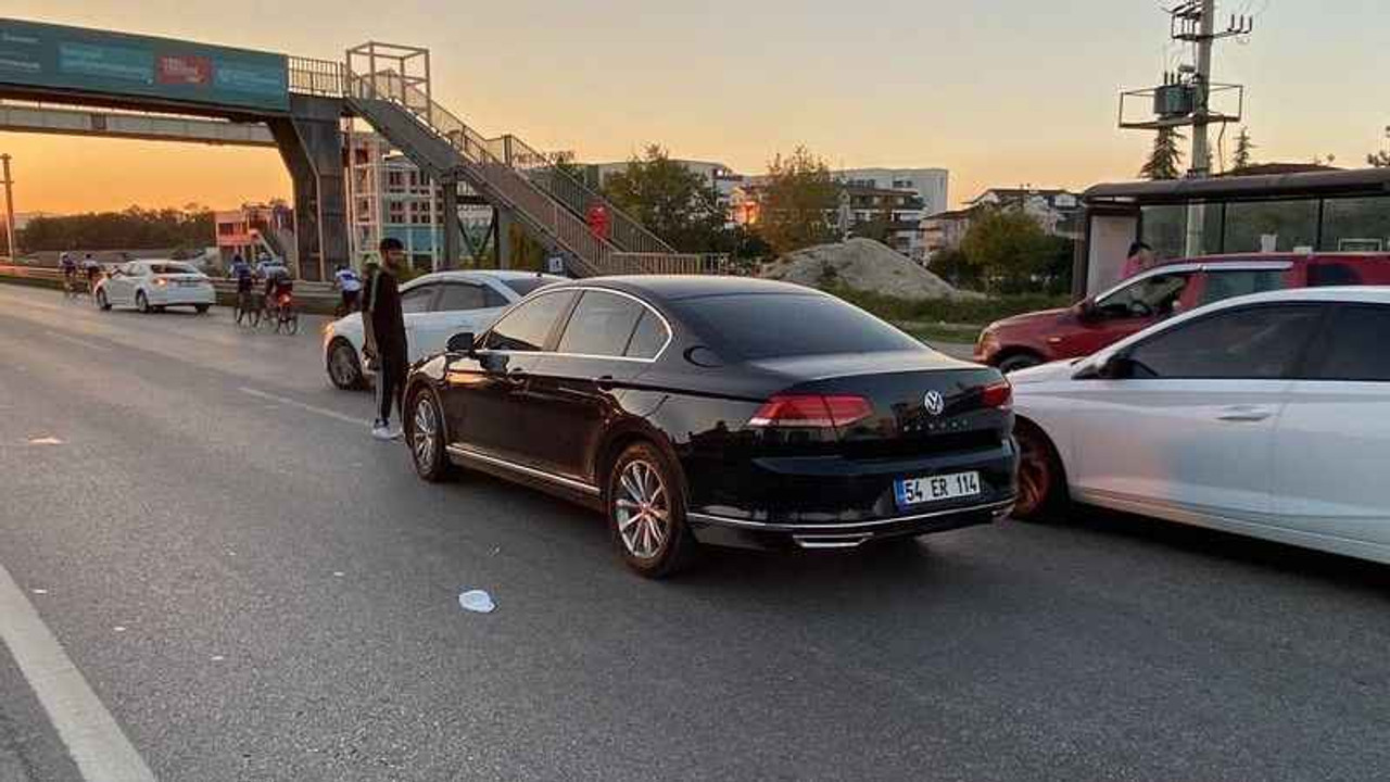 Üst geçidi kullanmadı otomobil çarptı
