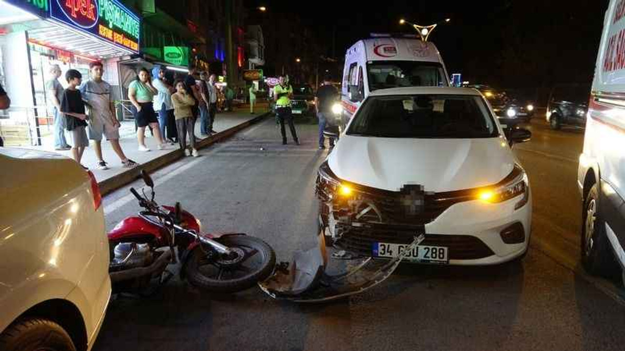 Otomobille motosiklet çarpıştı, baba ve kızı yaralandı