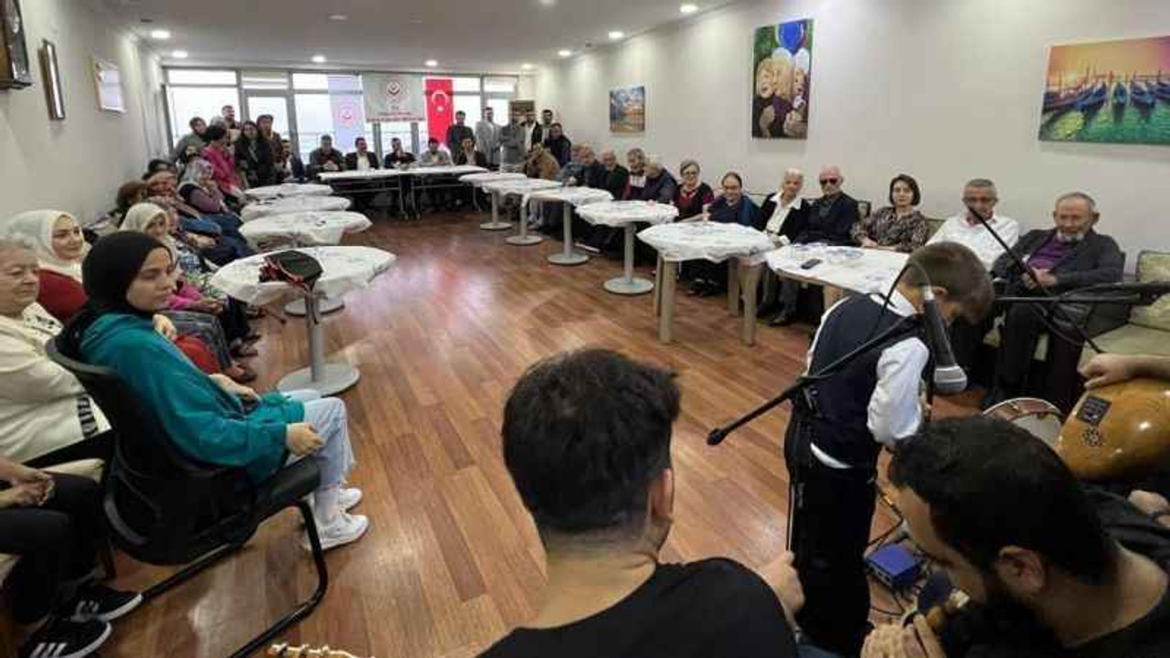 Huzurevini ziyaret ettiler