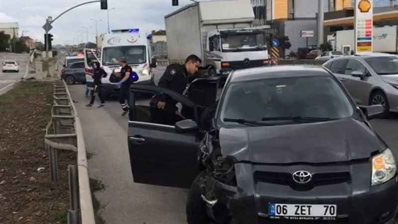 D-100'de 2 otomobil çarpıştı: Yaralı var