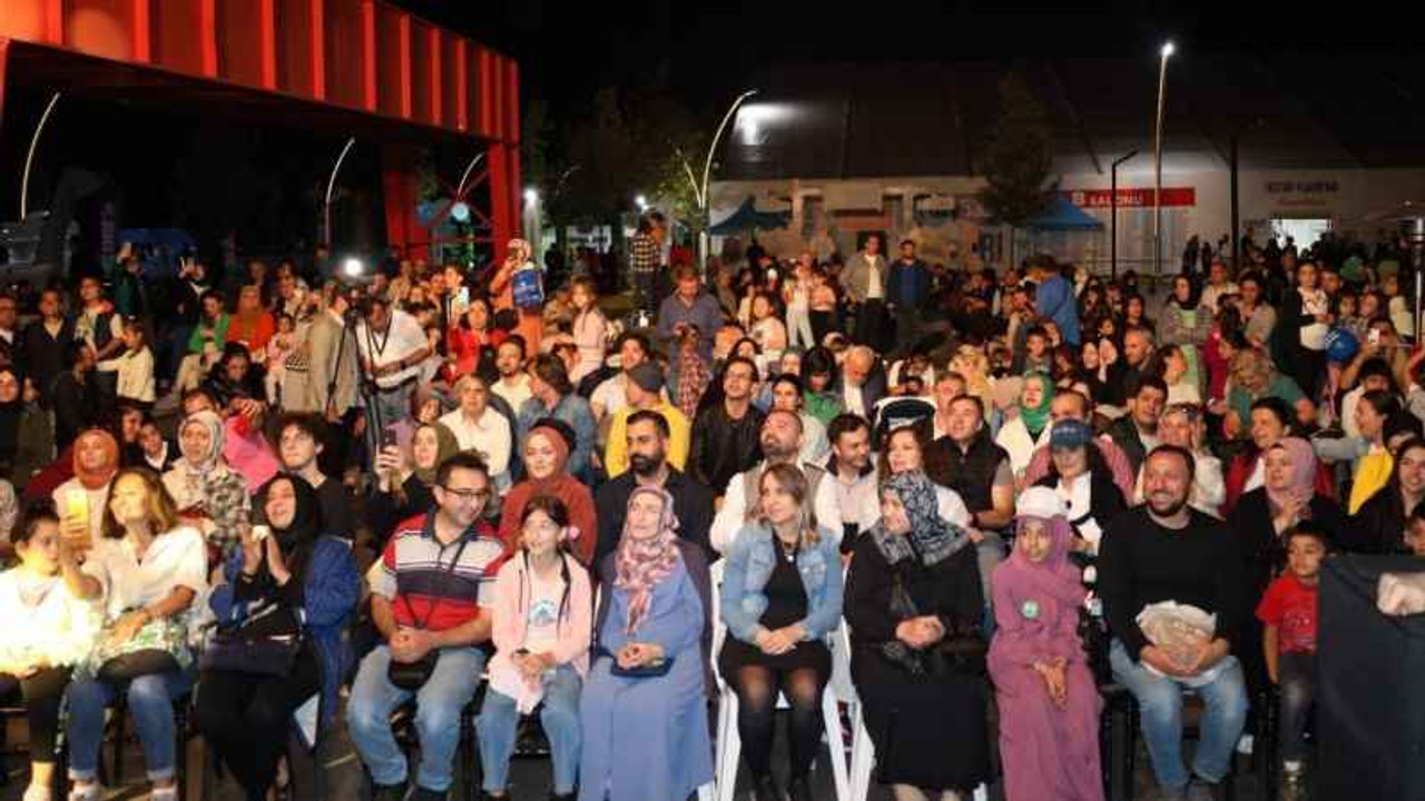 Şiirlerini Kocaeliler için okudu