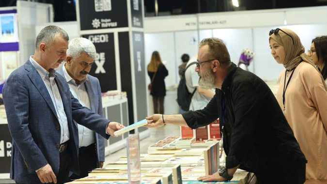 Kocaeli Kitap Fuarı komşu şehirlerden de ziyaretçi ağırlıyor