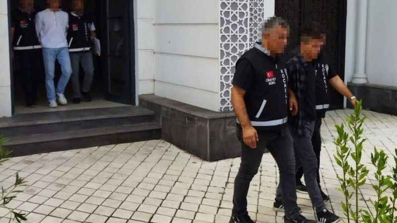 Yaşlı adamı kalbinden bıçaklamışlardı, sanıklar hakim karşısında