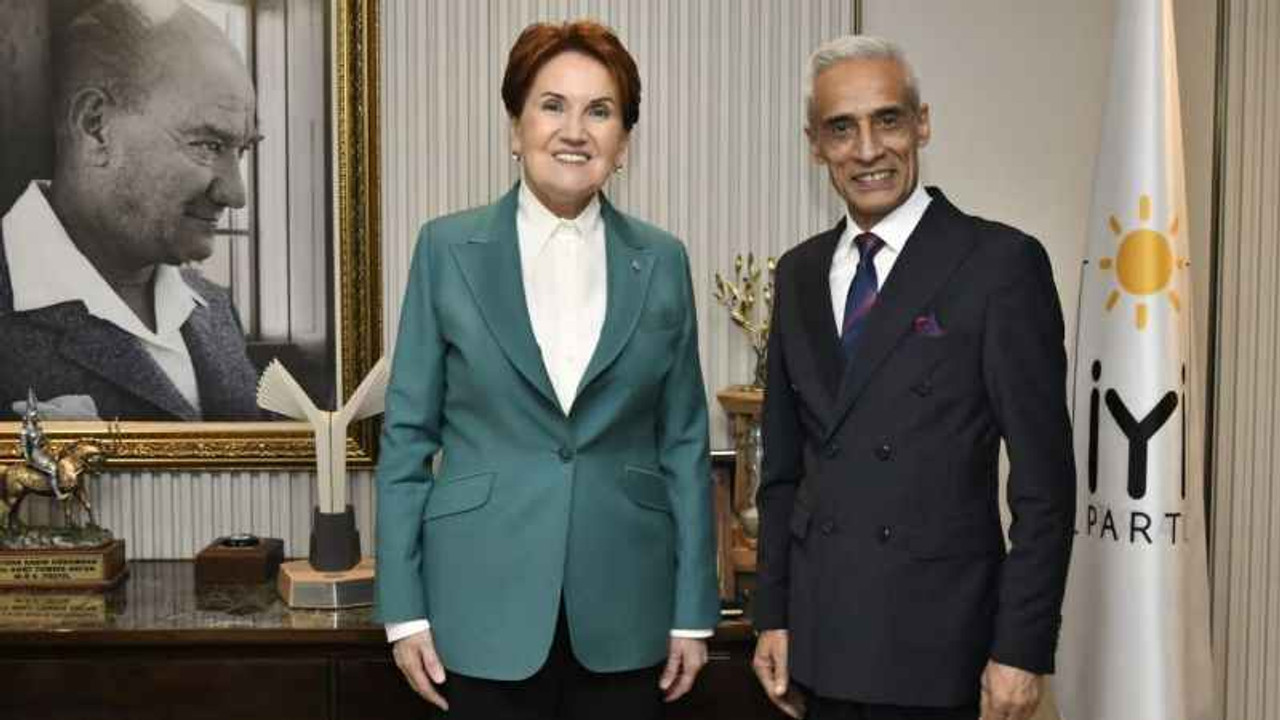 İYİ Parti’ye geçti rozetini Akşener taktı