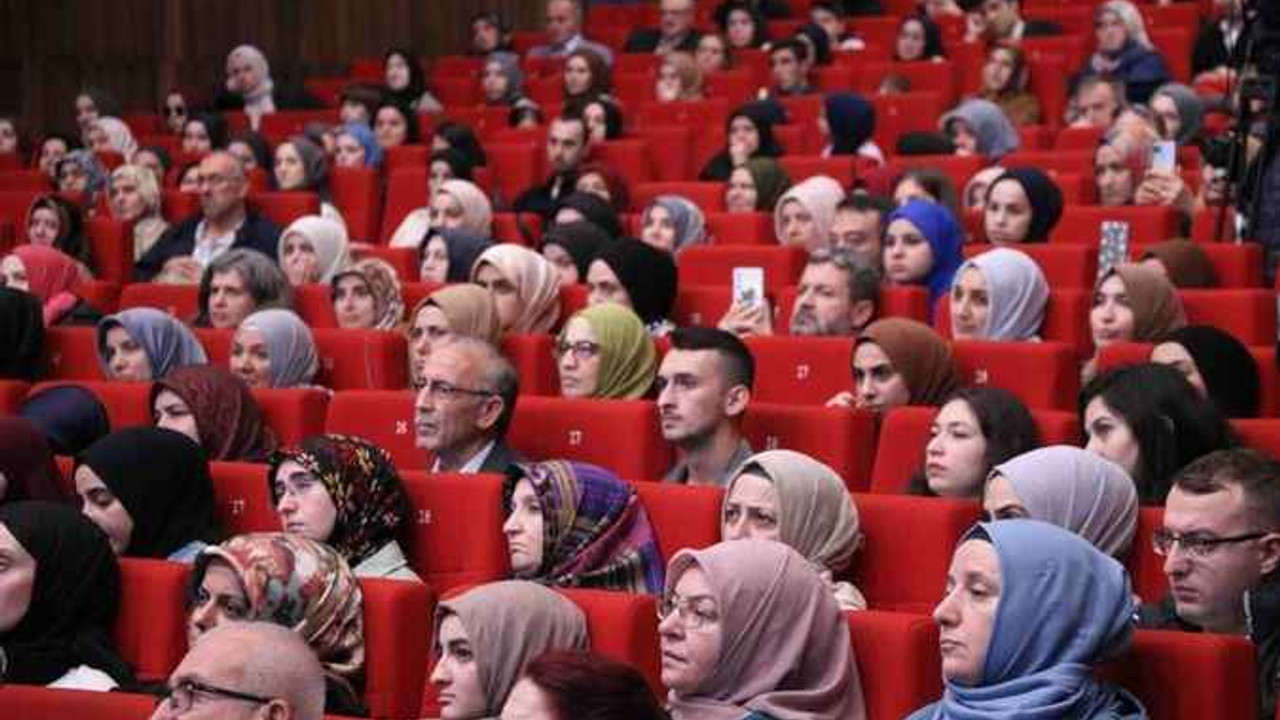 Bekir Develi: Bir millet tarihini bilmiyorsa, ona uydurma bir tarih yazarlar