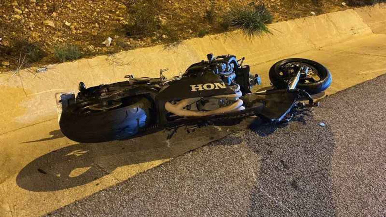 Tıra çarpan motosikletin sürücüsü feci halde can verdi