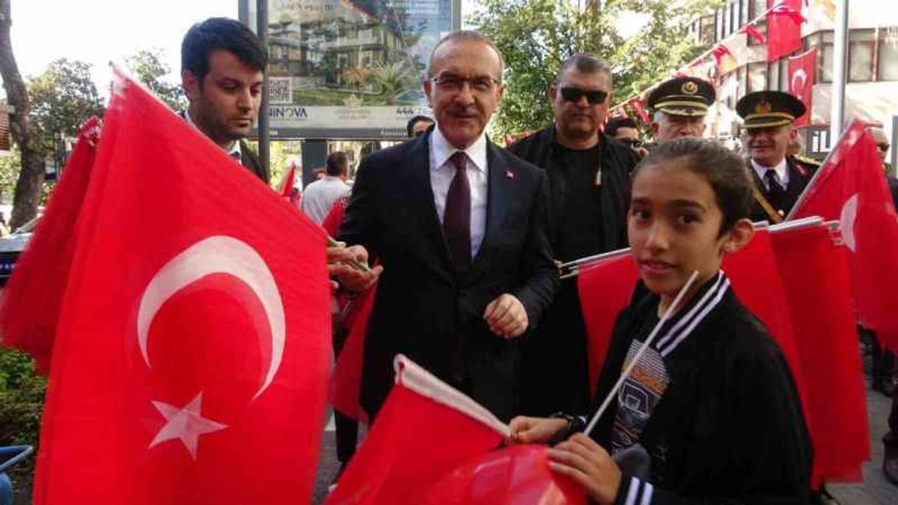 İlk tören Atatürk Anıtı'nda gerçekleşti!