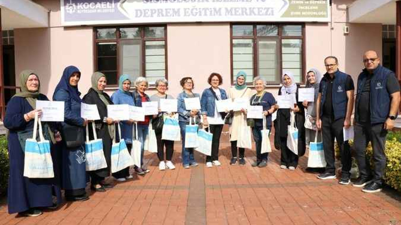 Engelli vatandaşlara işaret diliyle deprem eğitimi!