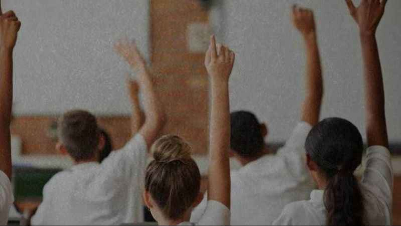 Liseli gençlerin skandalı! Müstehcen görüntüler kriz yarattı