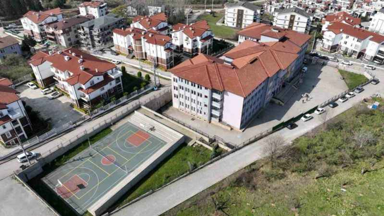 Gölcük’te okullar yenileniyor