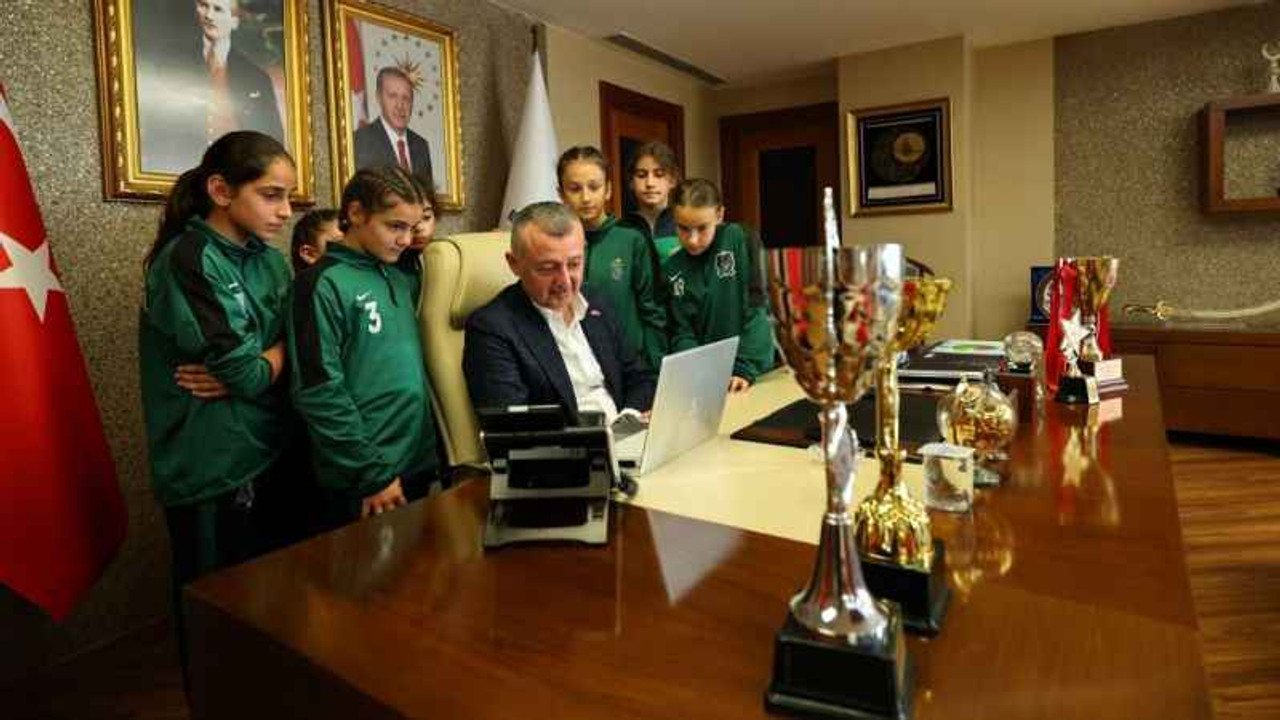 Büyükakın sporcuları ağıladı “Gurur duyuyoruz”