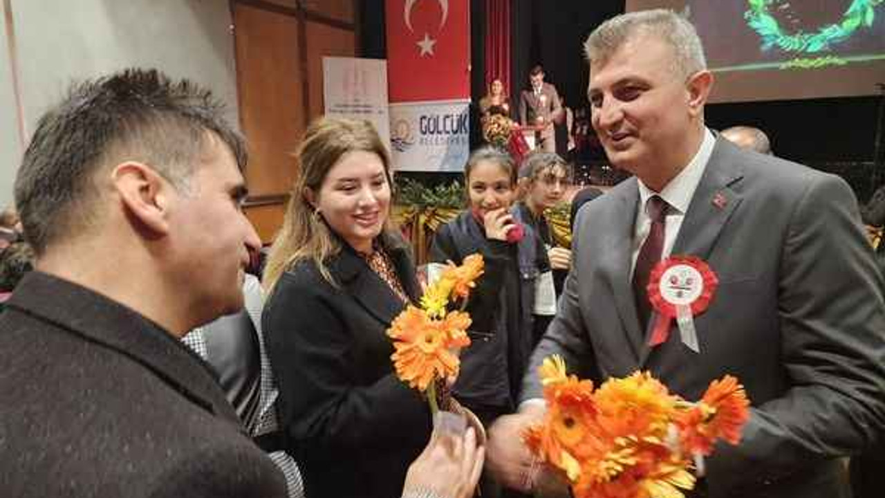 Gölcük'te coşkulu öğretmenler günü kutlaması