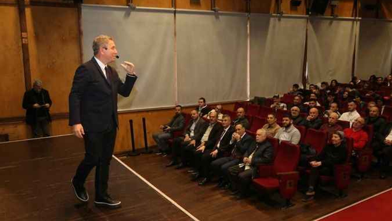 Ünlü spiker Gölcük'te gençlerle buluştu!