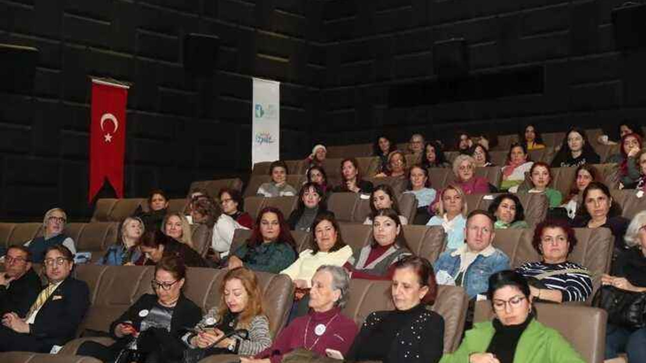 İzmitli kadınlar ‘Kadın olmanın günahı’ belgeseline gitti
