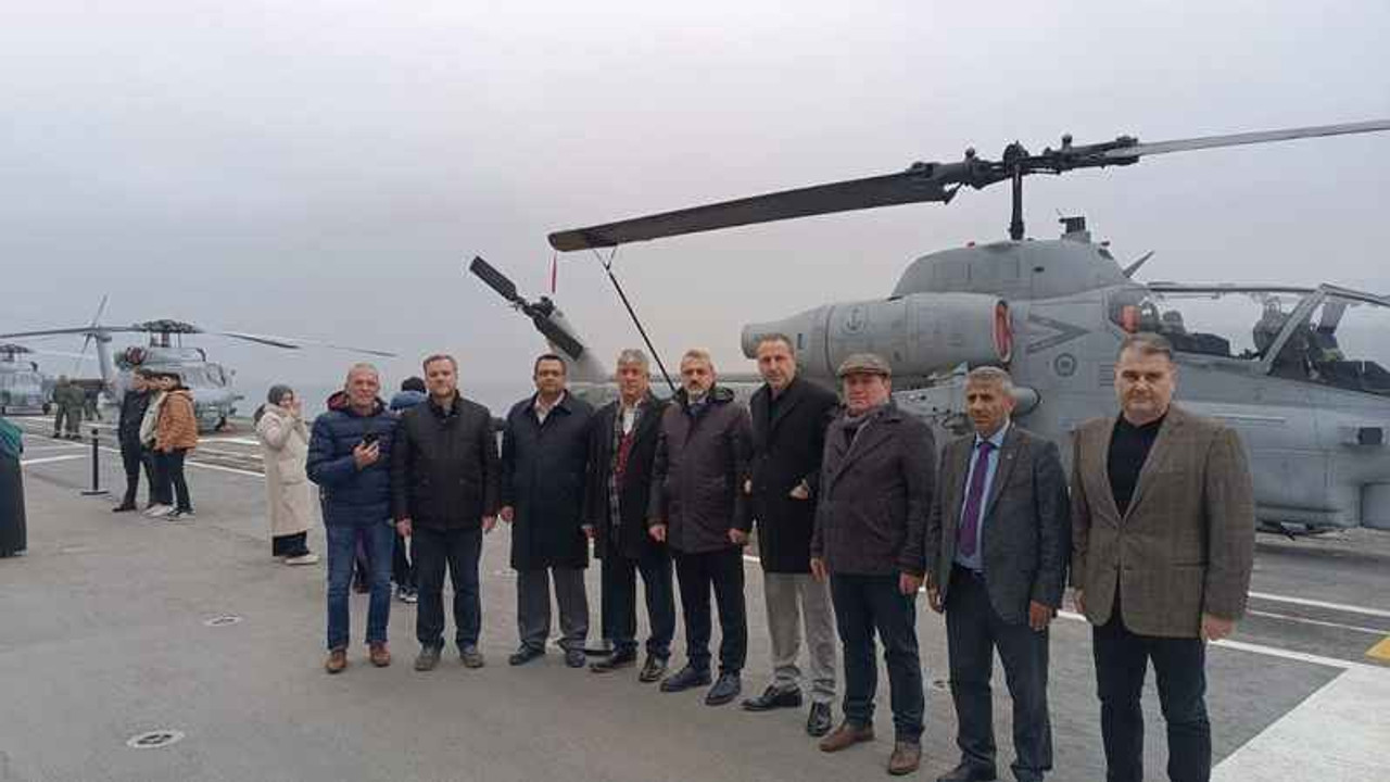 Kocaeli kent konseyi TCG Anadolu'yu ziyaret etti