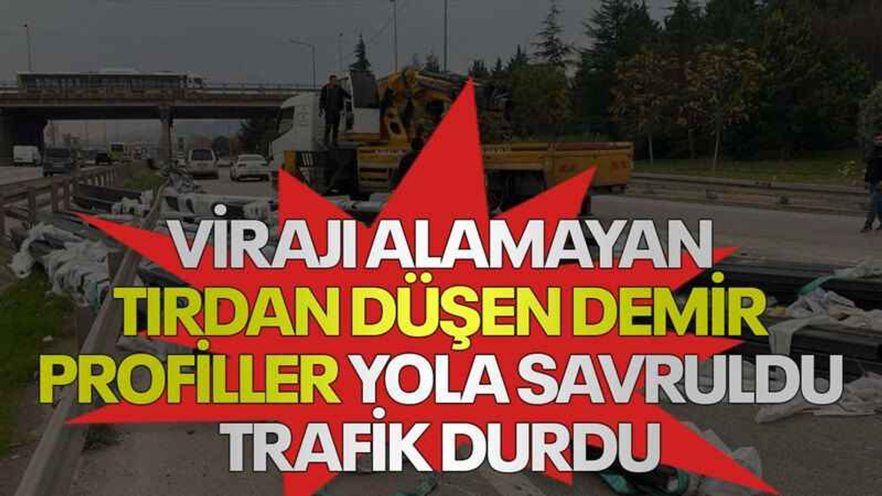 Virajı alamayan tırdan düşen demir profiller yola savruldu, trafik durdu