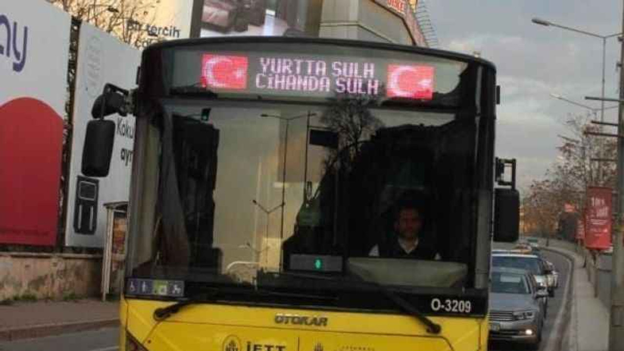 İETT'den otobüslere 'Yurtta sulh, cihanda sulh' yazısı
