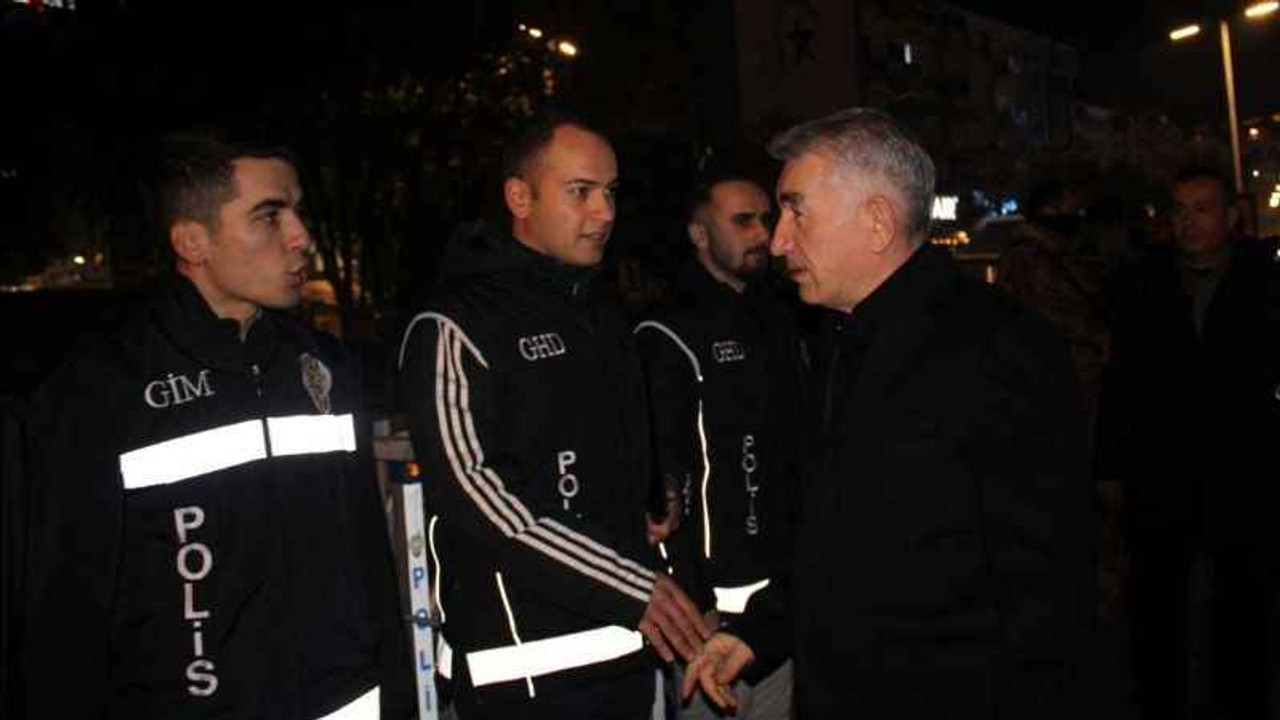 Emniyet müdürü yılbaşında sokağa indi