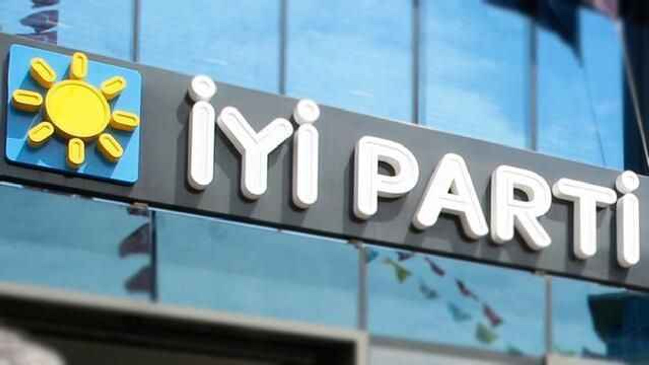 İl başkanı ve ilçe başkanları AKP’ye geçti