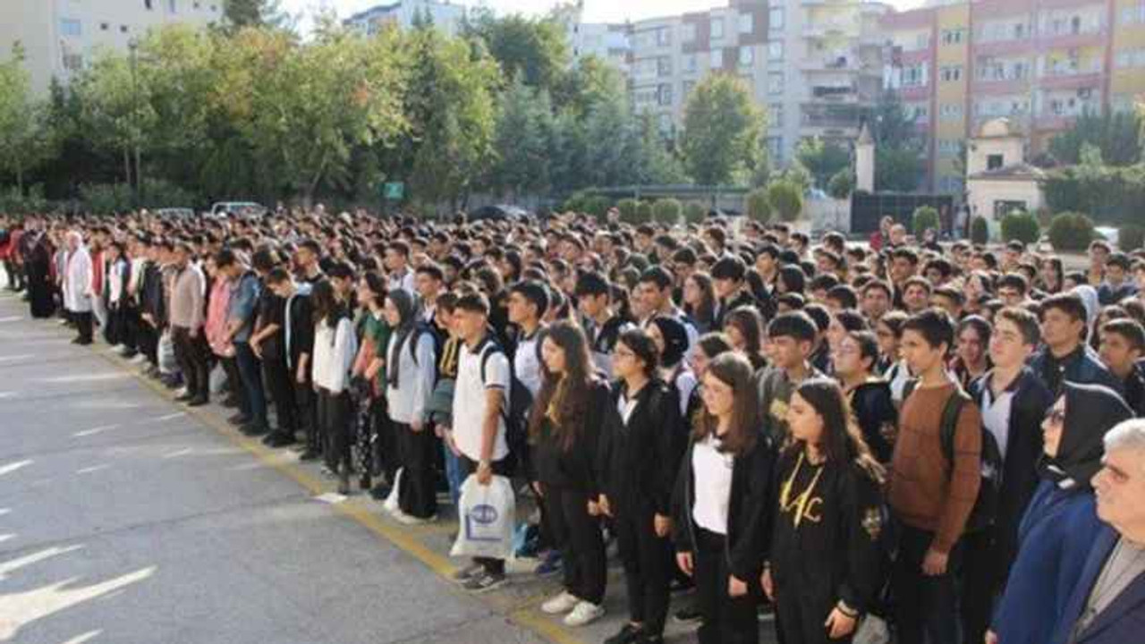 Bakan Tekin duyurdu: Okullarda şehitler için bir dakikalık saygı duruşunda bulunulacak