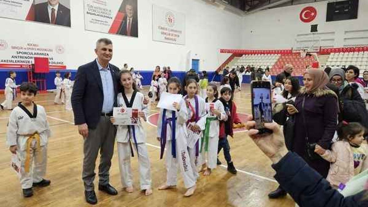 Gölcük'te 407 taekwandocu minik kuşak atladı