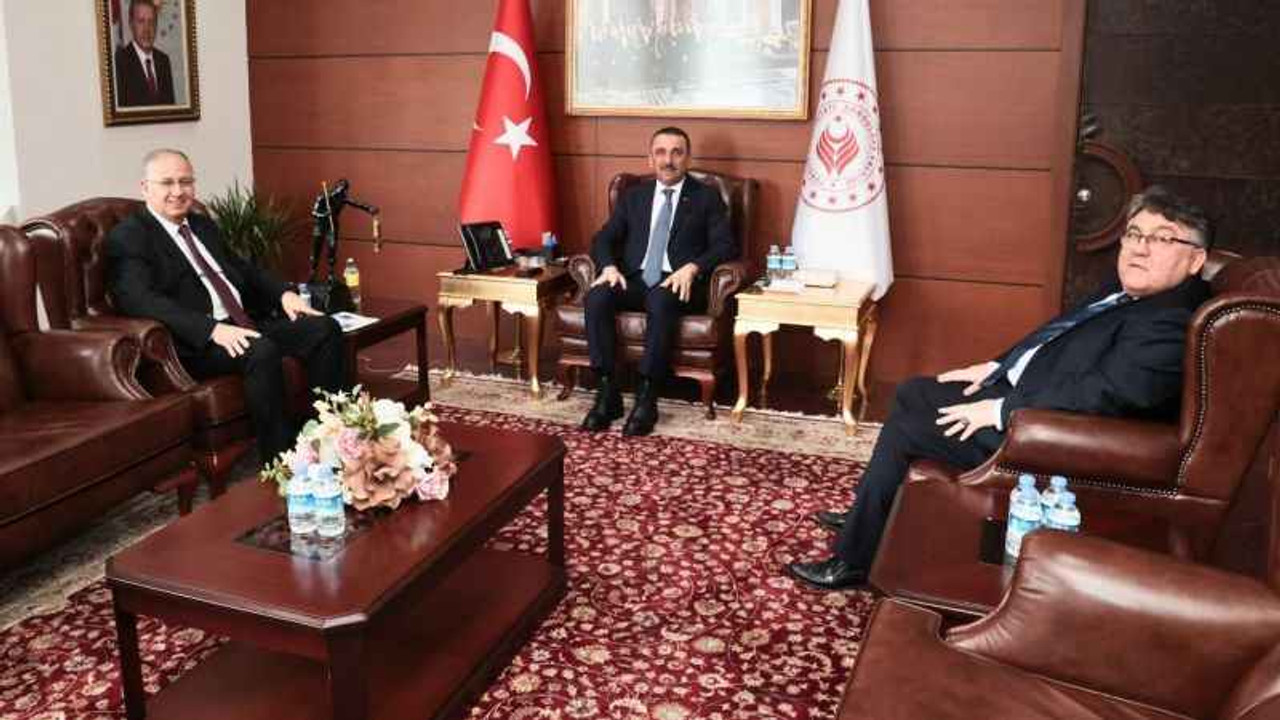 Cantürk’ten Vali Hacıbektaşoğlu’na ziyaret