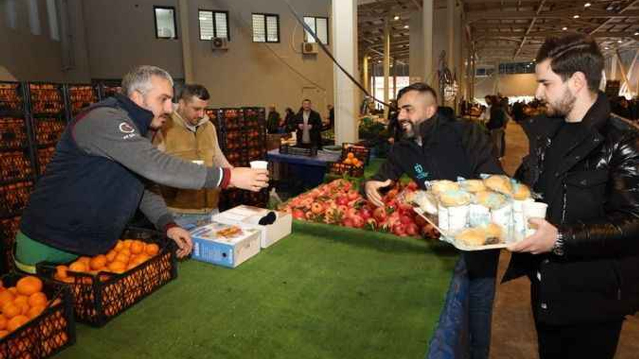 Büyükşehirin pazarcılara çorba jesti devam ediyor!