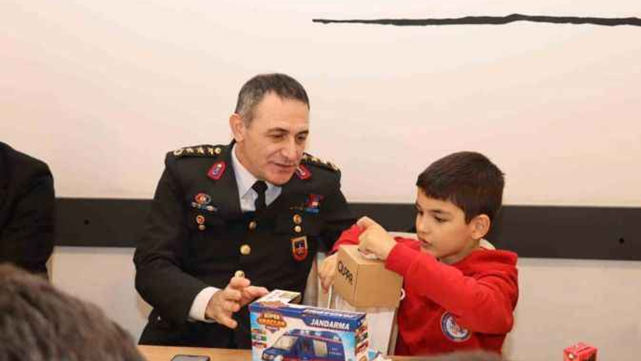 Çocuklar İl Jandarma Komutanlığı’na misafir oldu