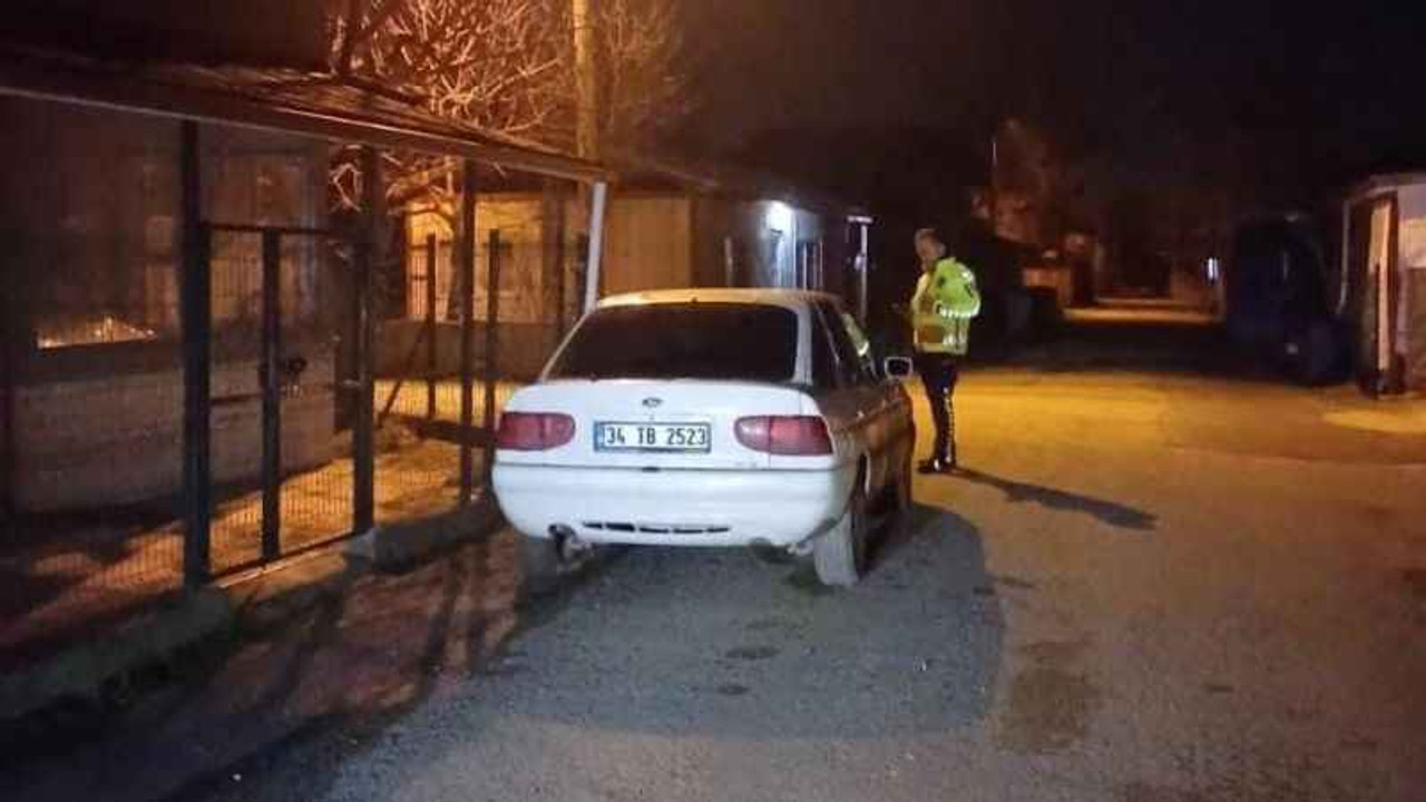 Çalıntı otomobille gezen iki kişi gözaltına alındı