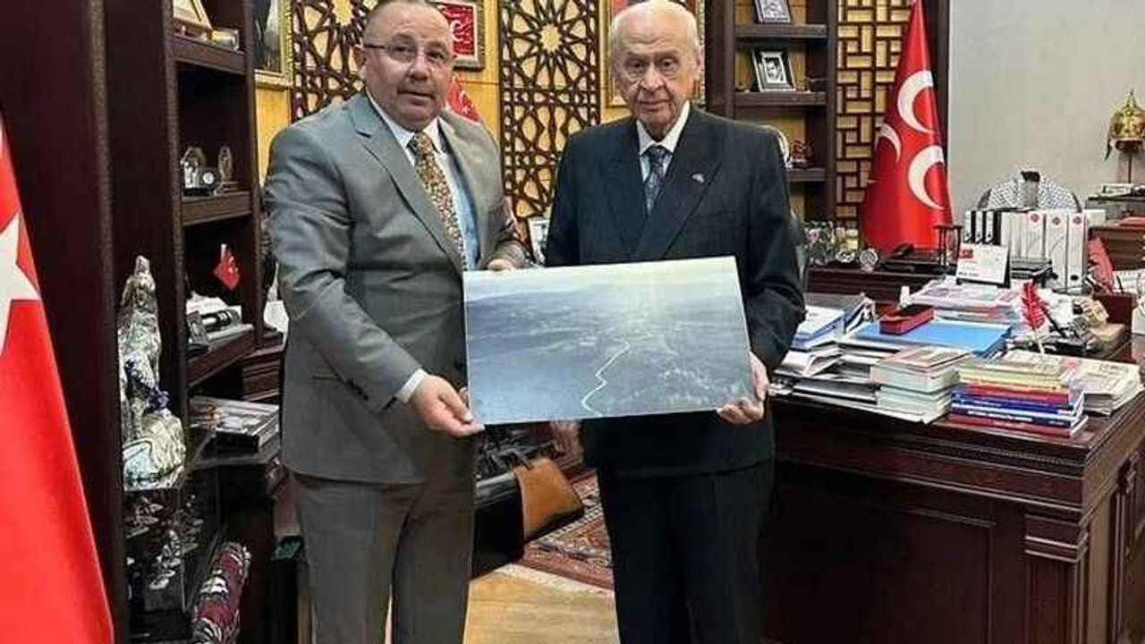 O ilçede MHP adayı adaylıktan çekildi