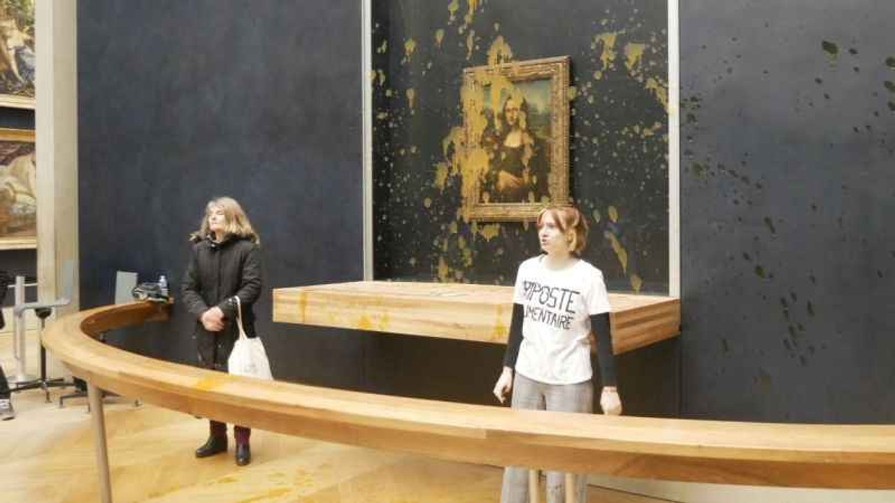 Mona Lisa tablosuna çorba fırlattılar