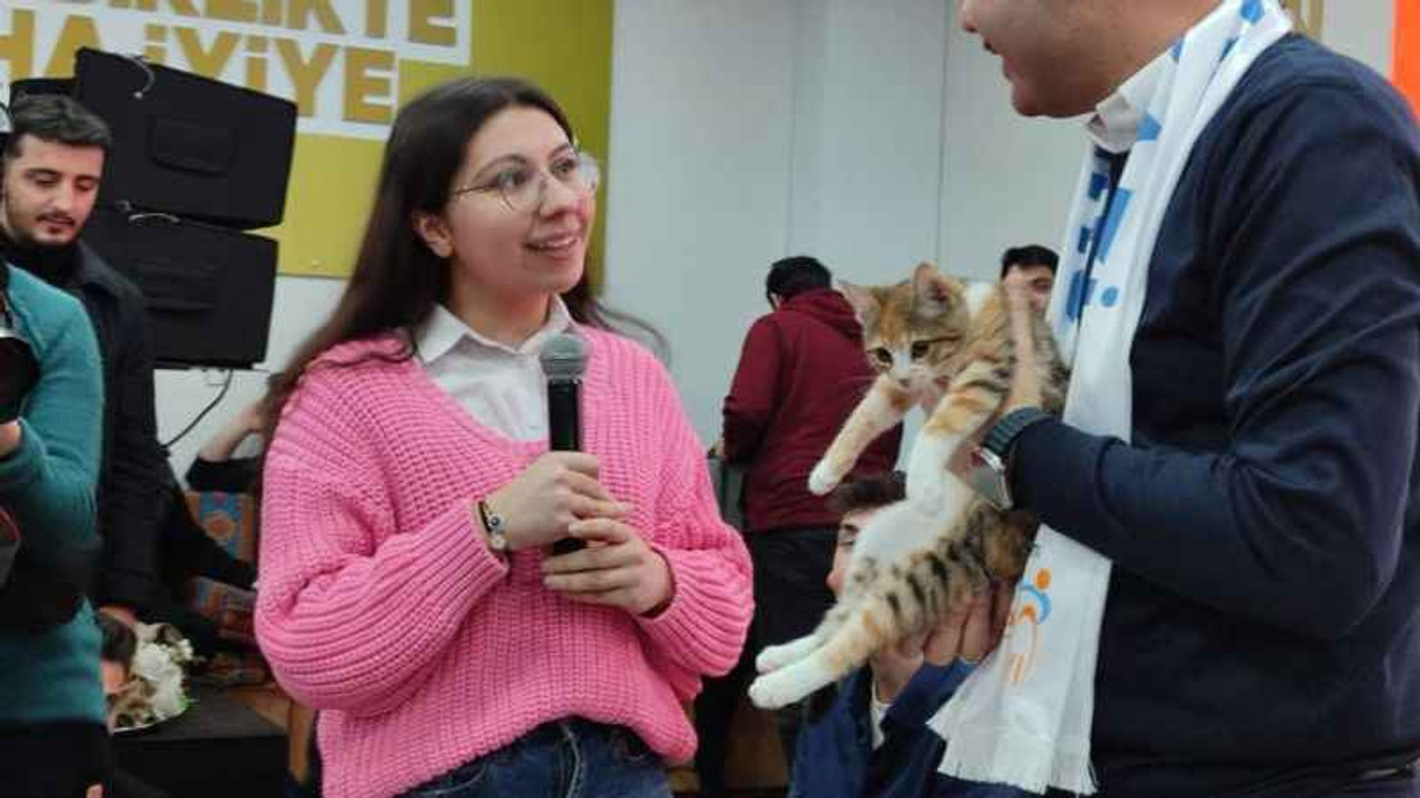 Murat Kurum'a kedi hediye ettiler