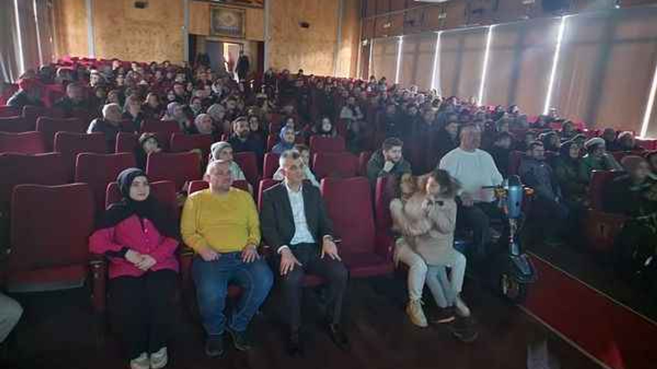 Başkan Sezer o filmi engelli bireylerle birlikte izledi