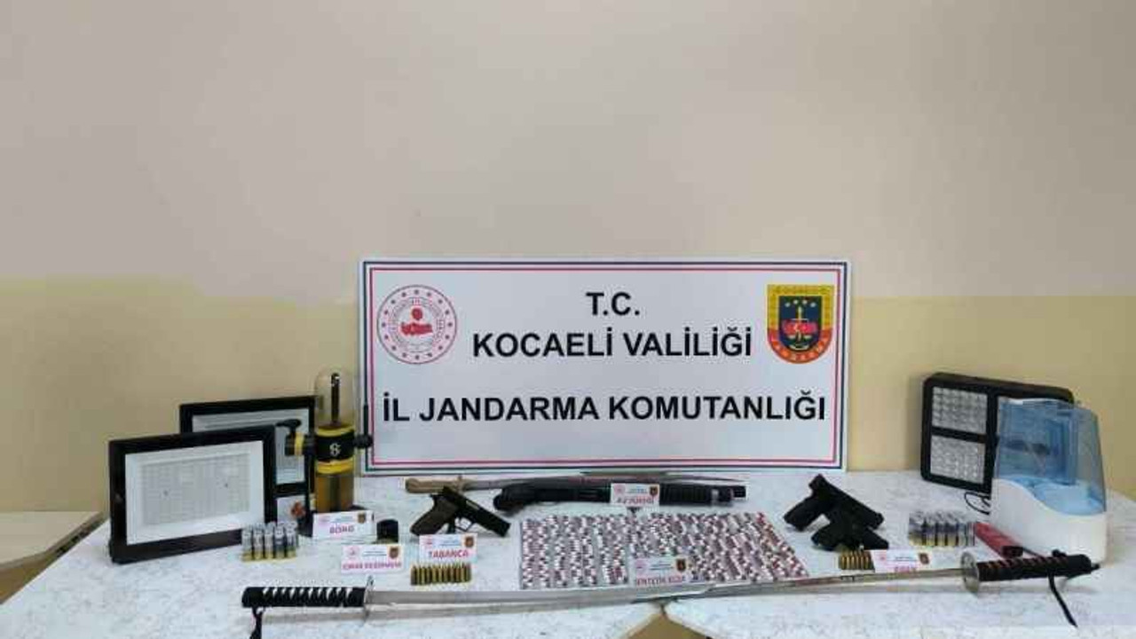 Uyuşturucu operasyonunda 3 kılıç ele geçirildi