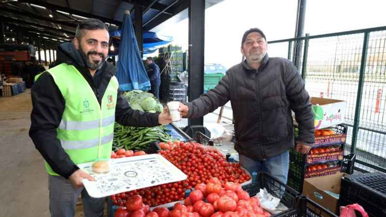 Pazarcı esnafına sabah ikramı